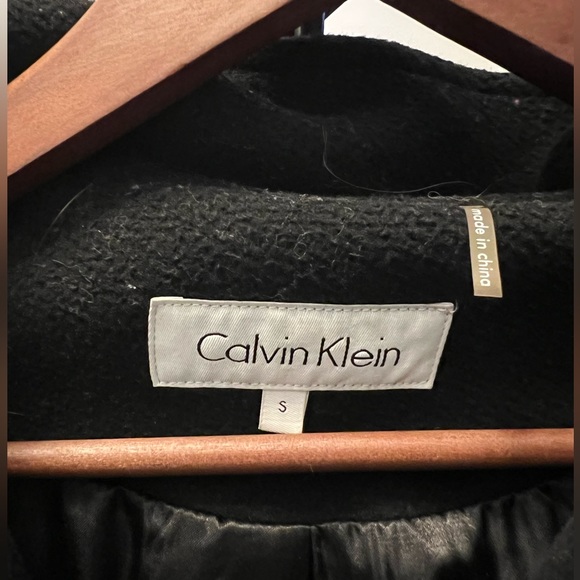 Calvin Klein belted jacket with fur hood - Picture 3 of 3